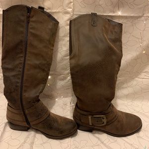 Never worn before Curfew brown boots - size 7